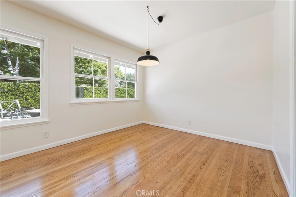 883 E Leadora Avenue