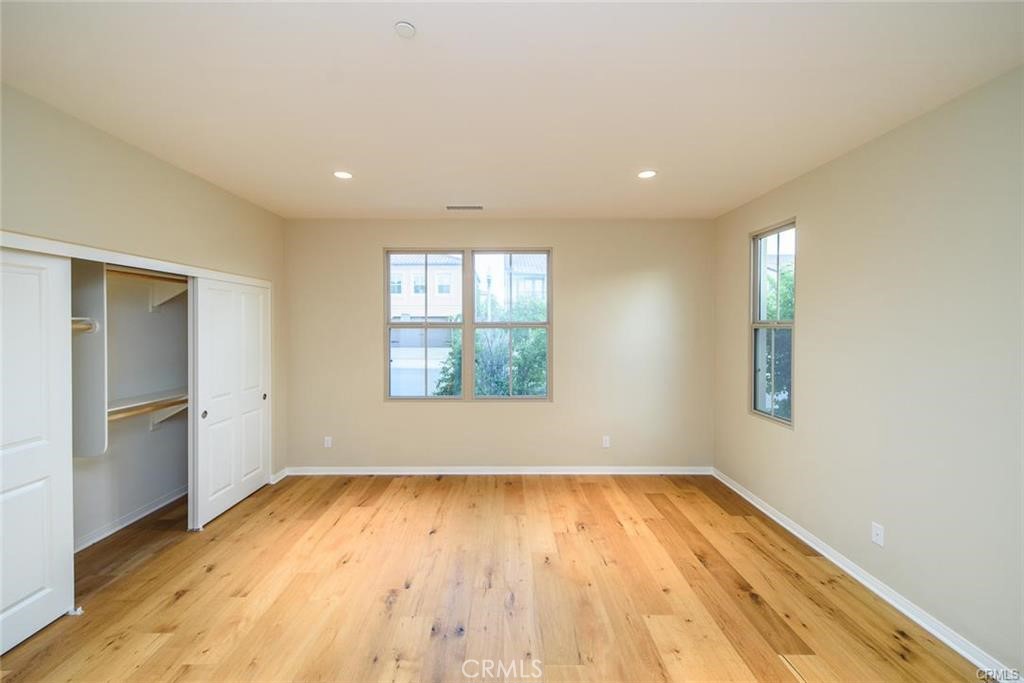 33 kingsbury