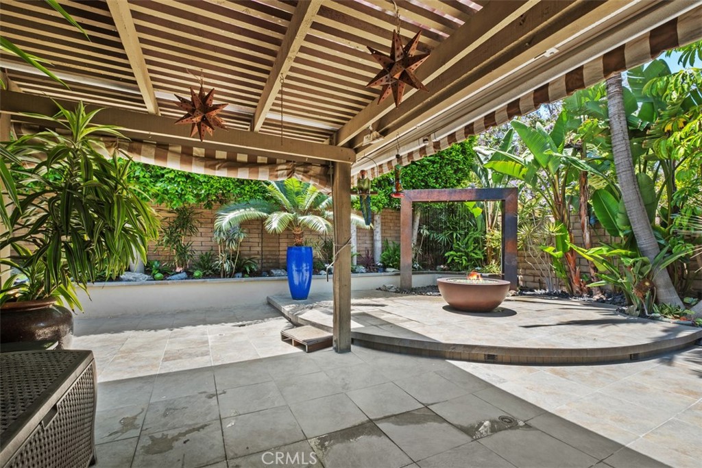 16 Banyan Tree