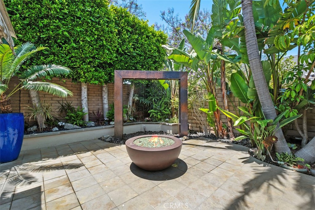 16 Banyan Tree