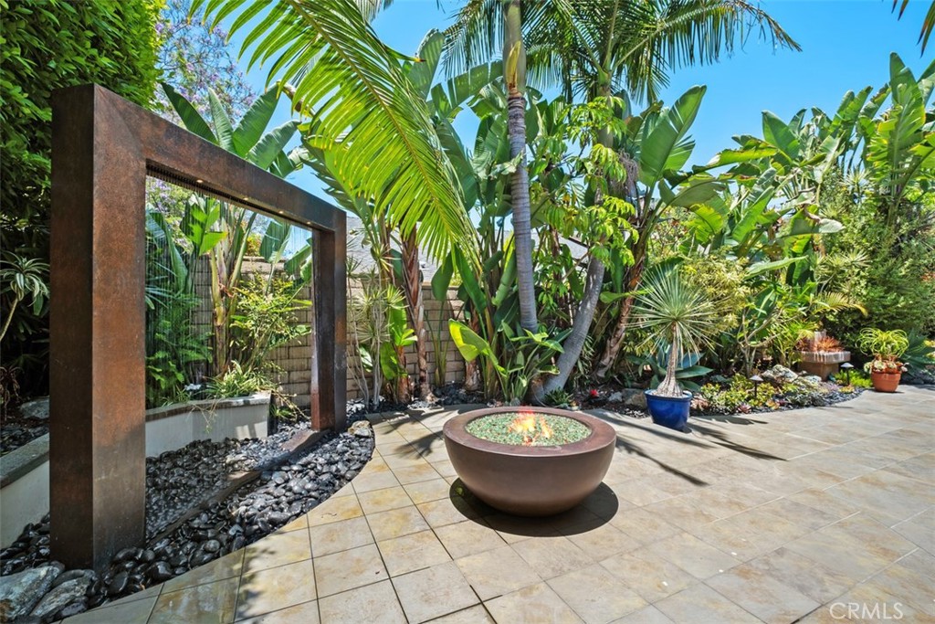 16 Banyan Tree