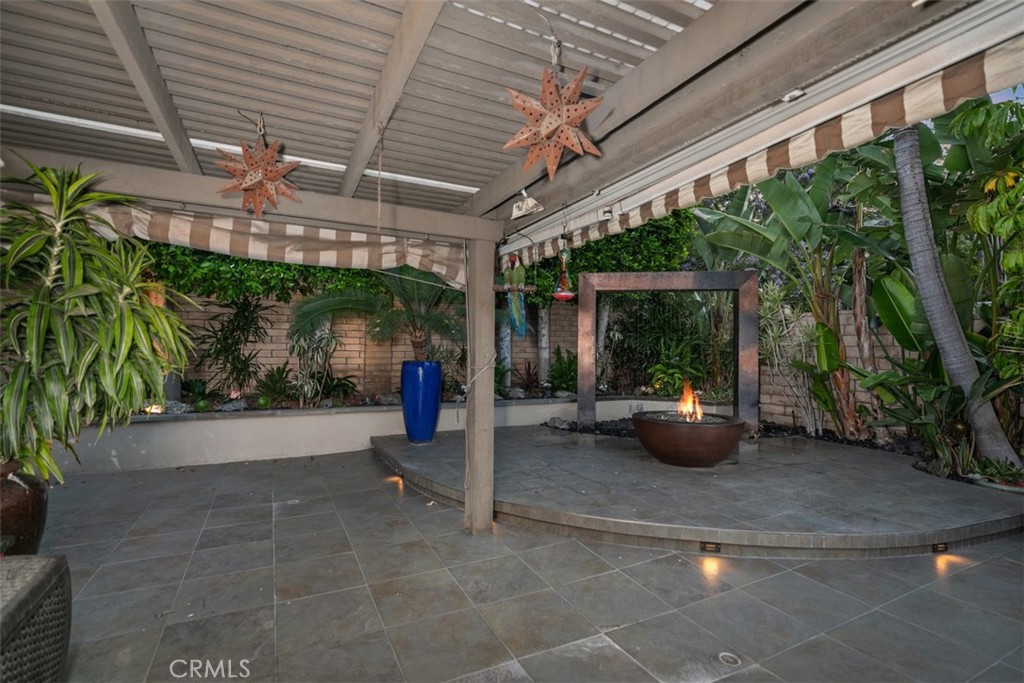 16 Banyan Tree