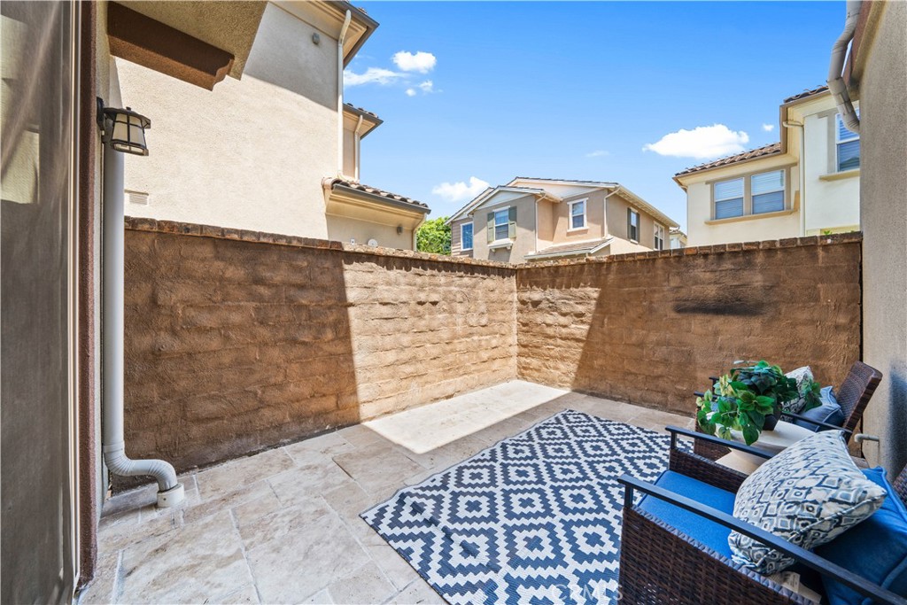 22 Lomada Street