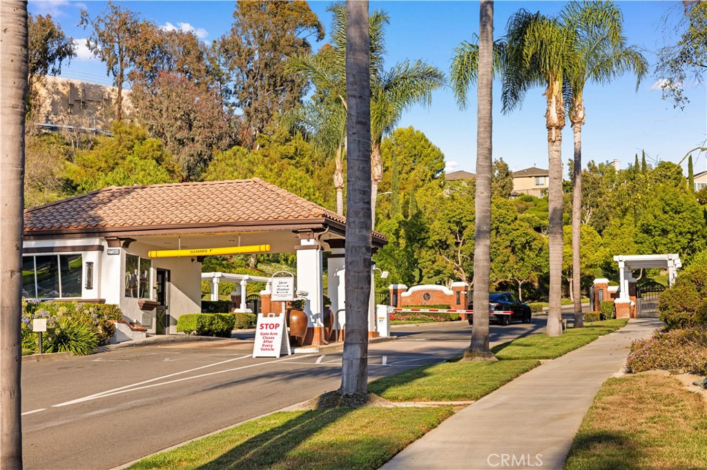 27684 Manor Hill Road