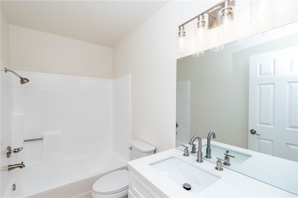 1187 E Deerfield Street