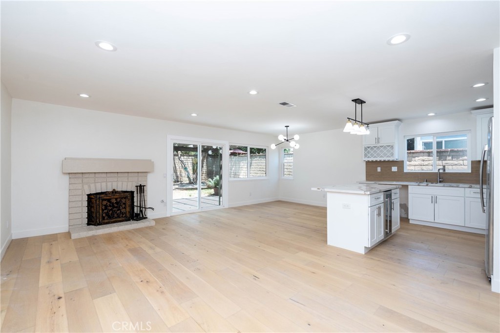 1187 E Deerfield Street