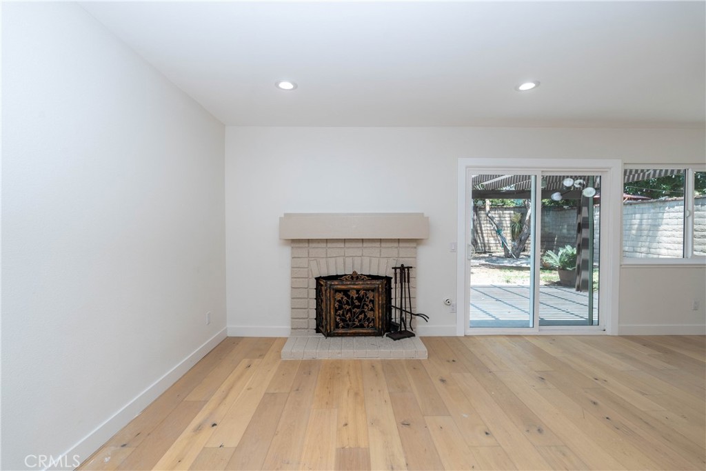 1187 E Deerfield Street