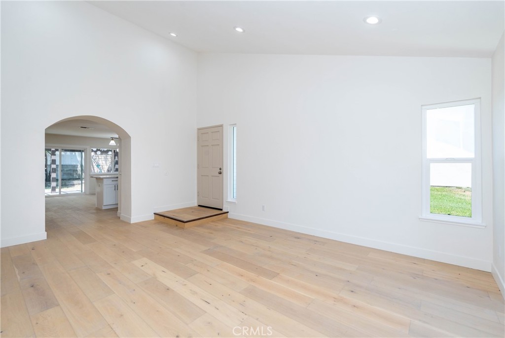 1187 E Deerfield Street