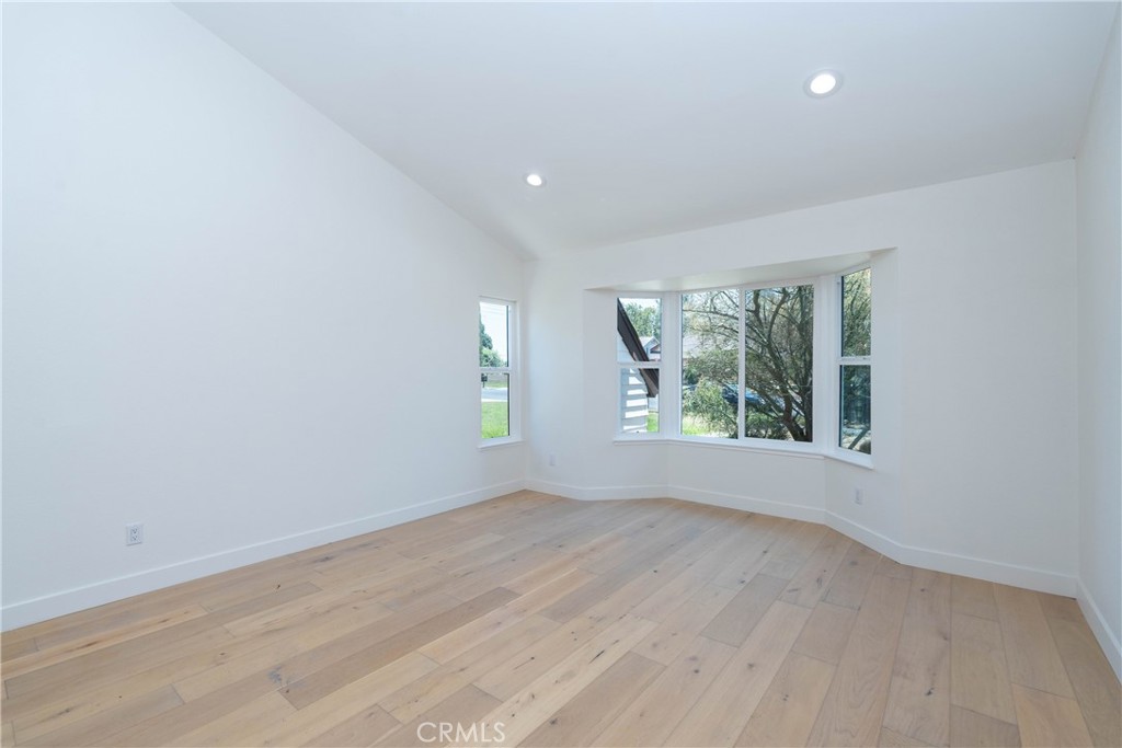 1187 E Deerfield Street