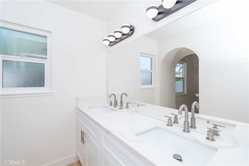 1187 E Deerfield Street