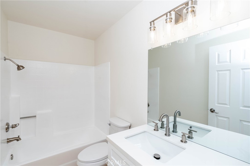 1187 E Deerfield Street