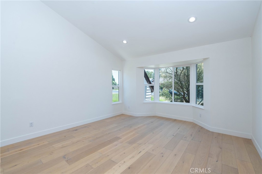 1187 E Deerfield Street