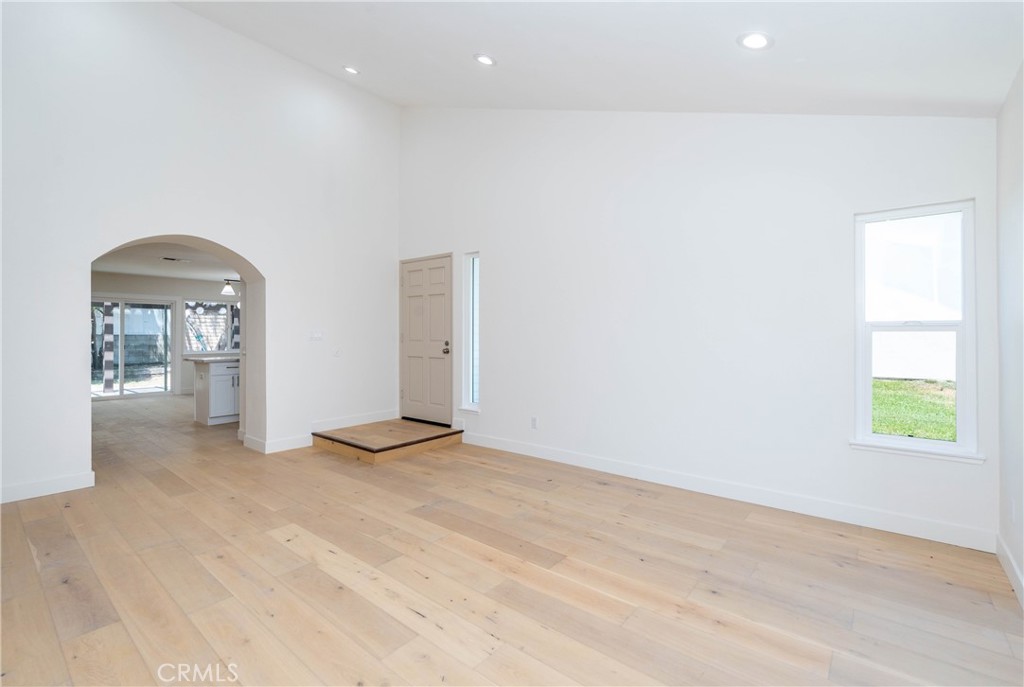 1187 E Deerfield Street