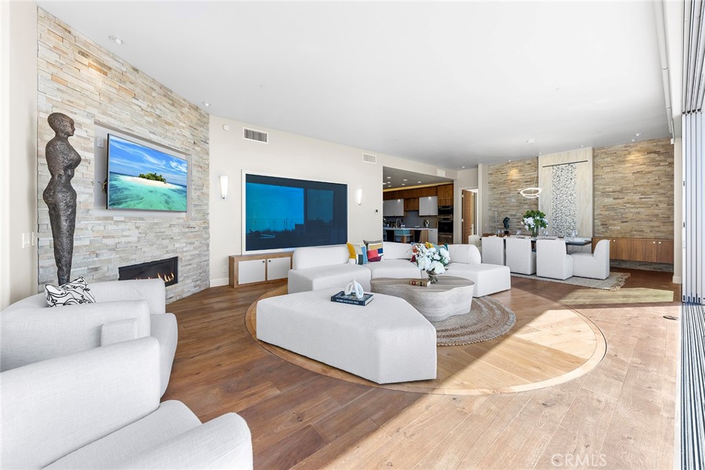 3355 Alta Laguna Boulevard