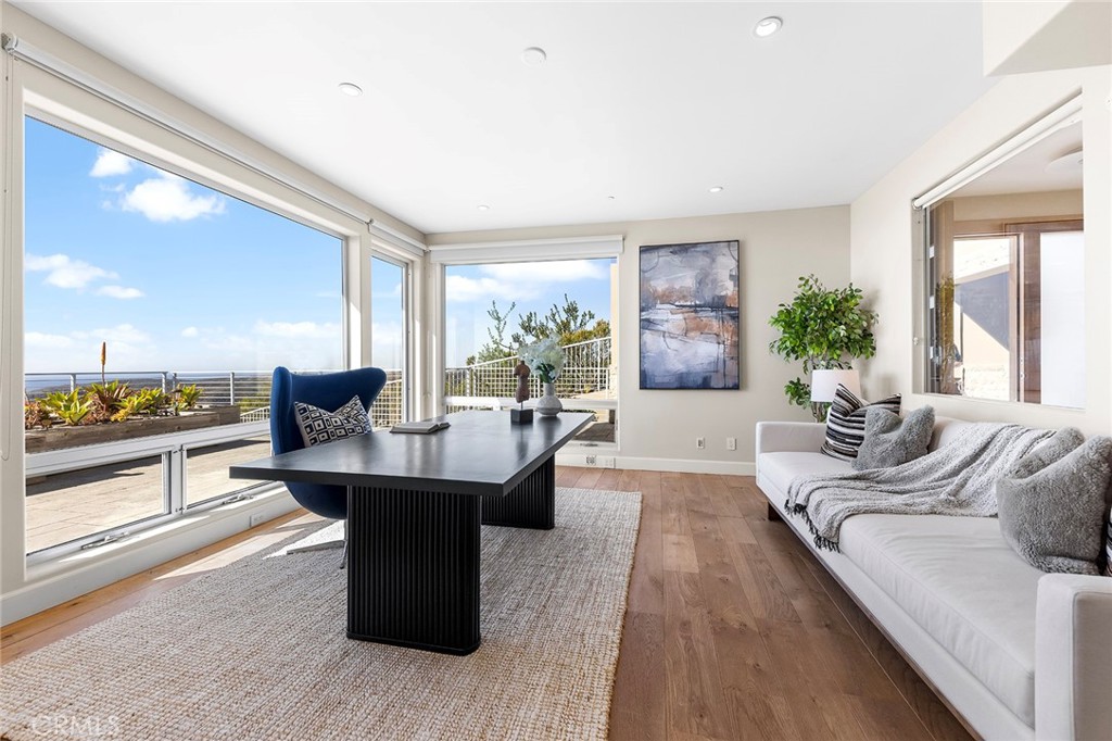 3355 Alta Laguna Boulevard