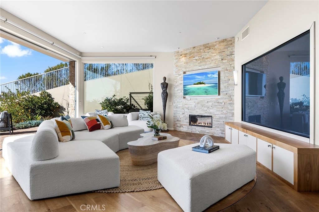 3355 Alta Laguna Boulevard