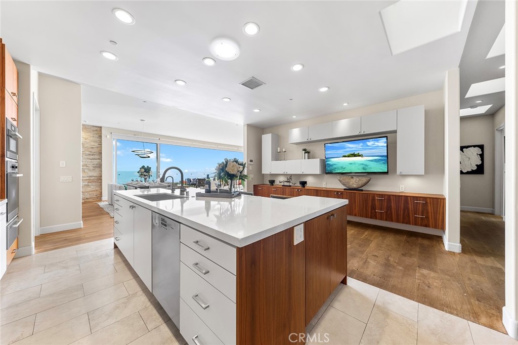 3355 Alta Laguna Boulevard