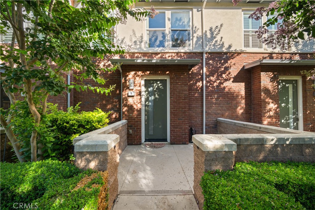 9 Compass Court