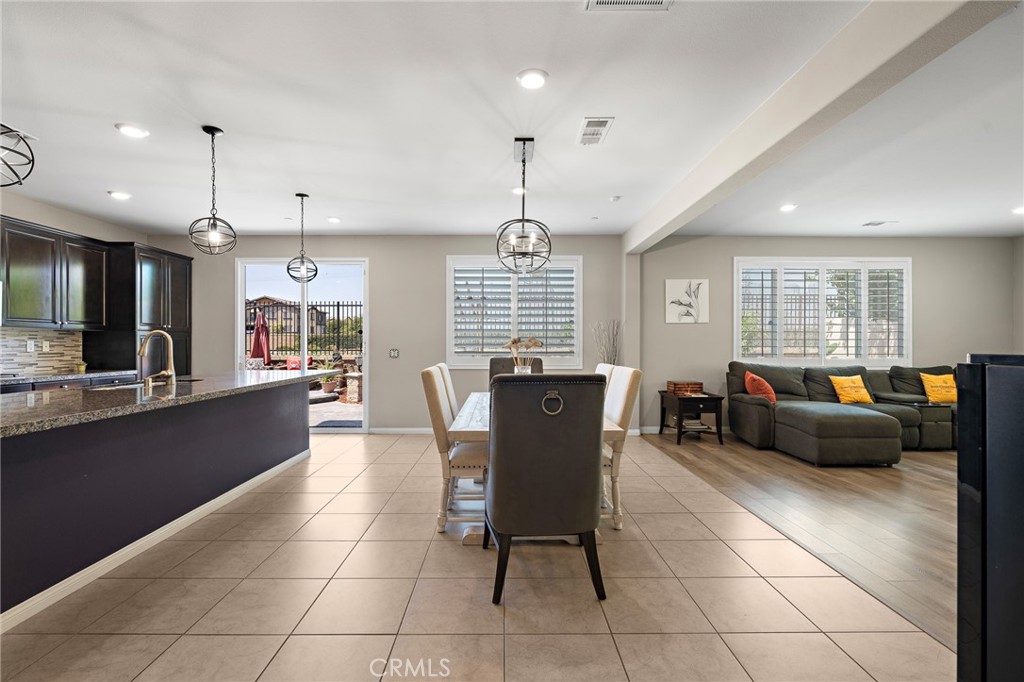 14212 Willamette Avenue