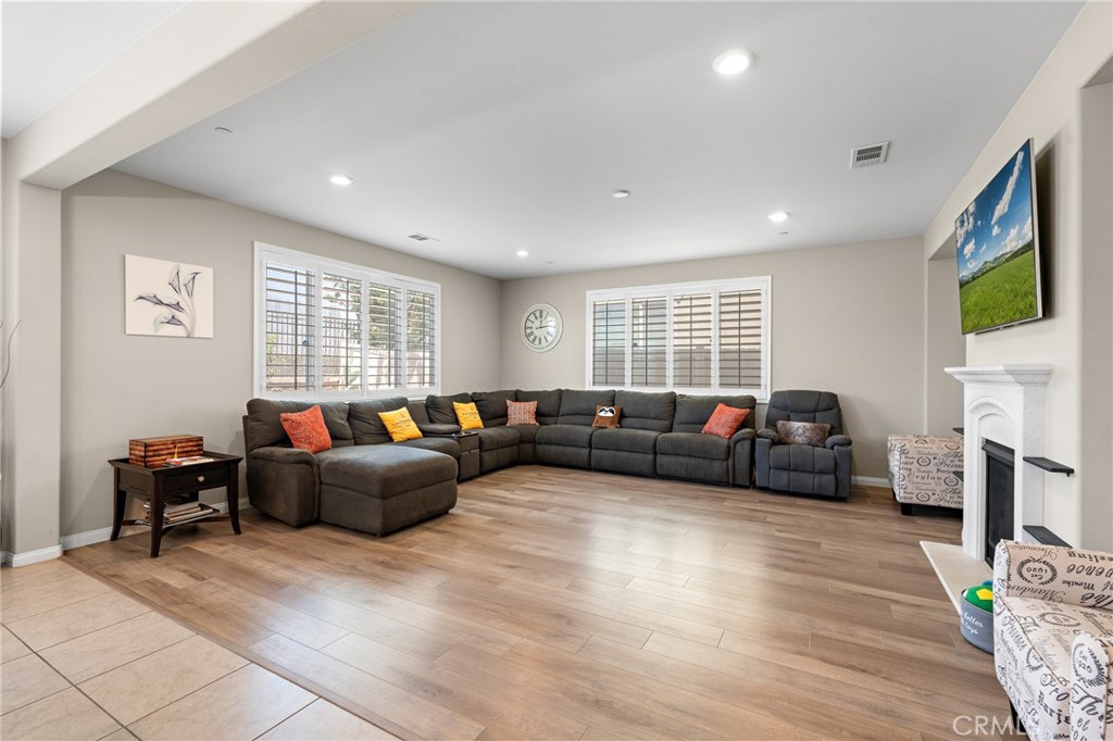 14212 Willamette Avenue