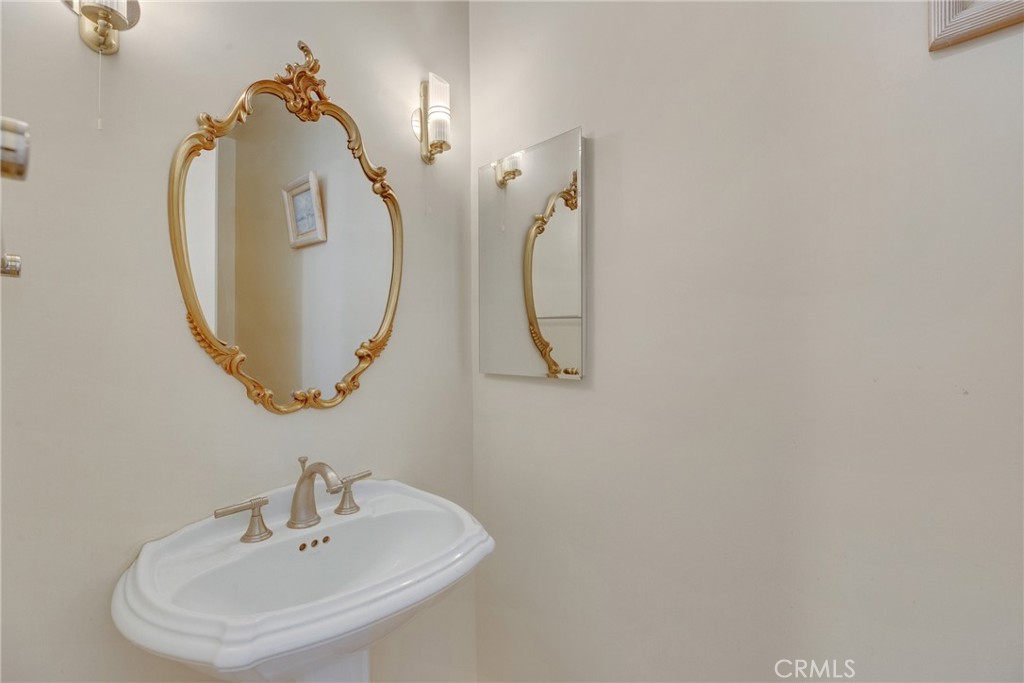 134 E Las Flores Ave