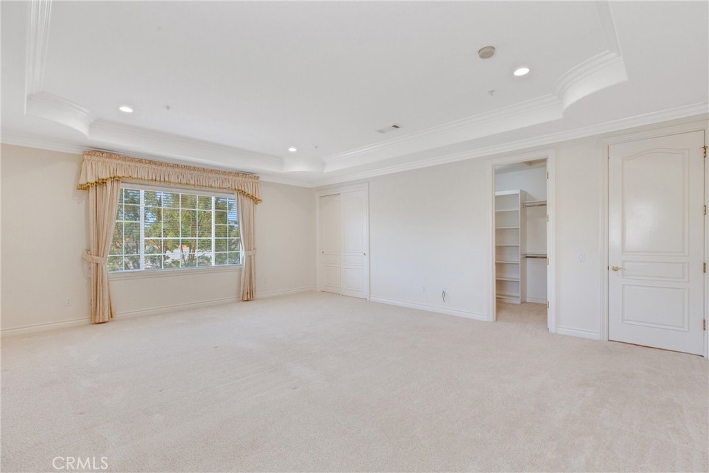 134 E Las Flores Ave