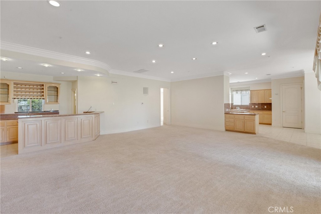 134 E Las Flores Ave