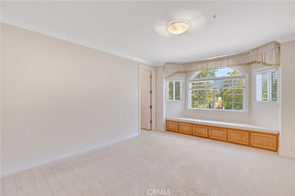 134 E Las Flores Ave