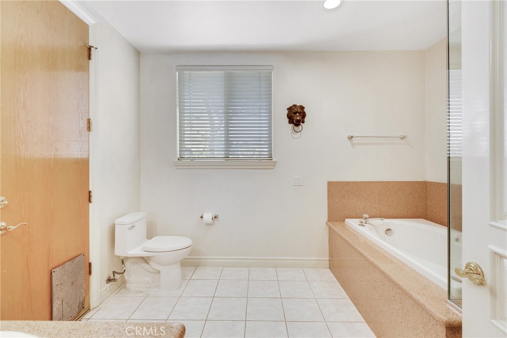 134 E Las Flores Ave