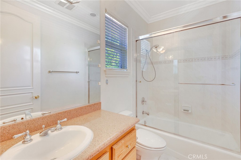 134 E Las Flores Ave