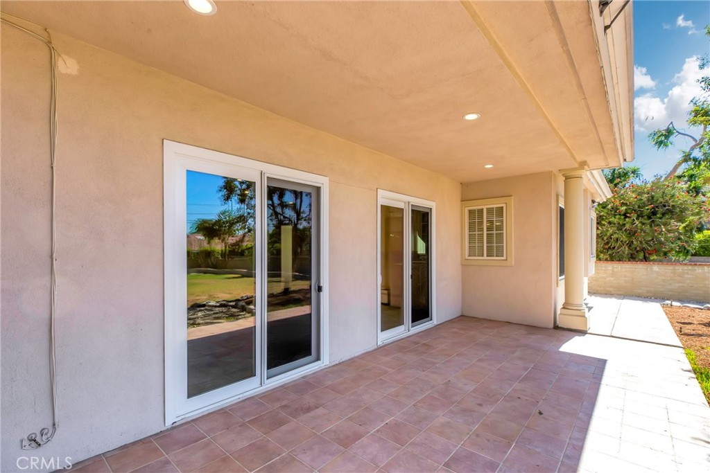 134 E Las Flores Ave