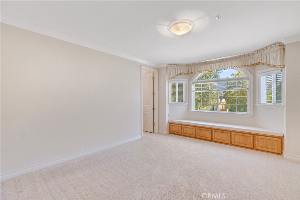 134 E Las Flores Ave