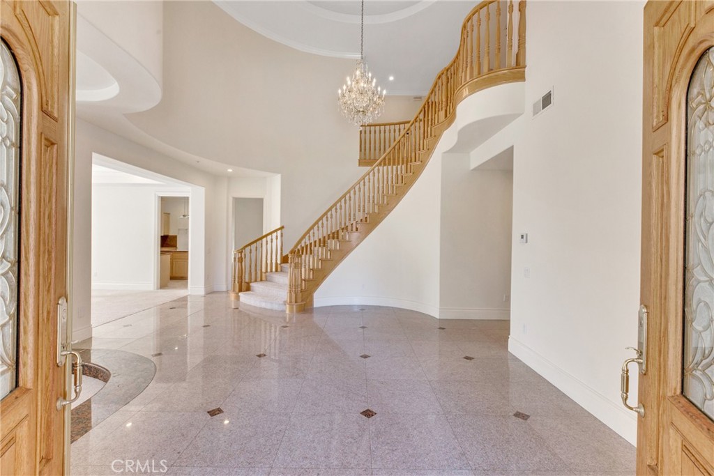 134 E Las Flores Ave