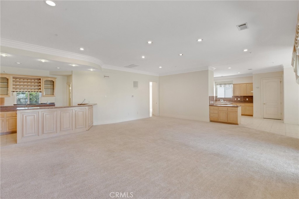 134 E Las Flores Ave