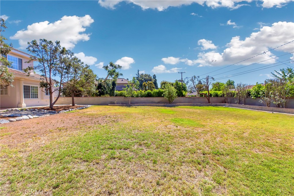 134 E Las Flores Ave