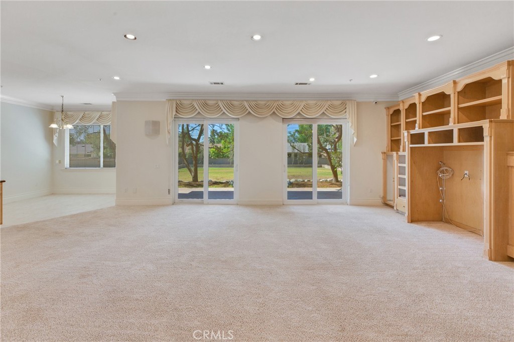 134 E Las Flores Ave