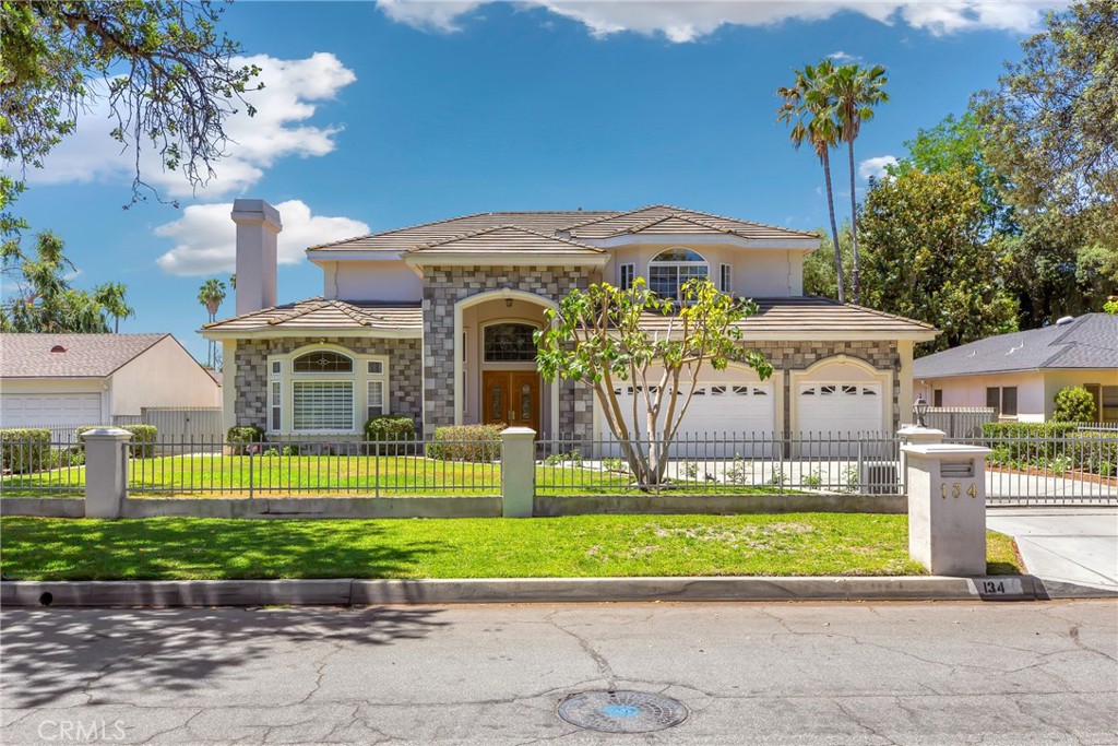 134 E Las Flores Ave