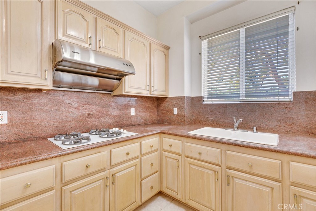 134 E Las Flores Ave