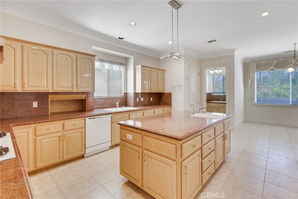 134 E Las Flores Ave