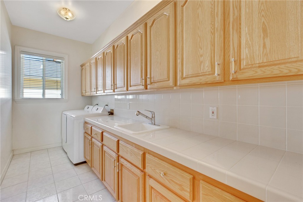 134 E Las Flores Ave