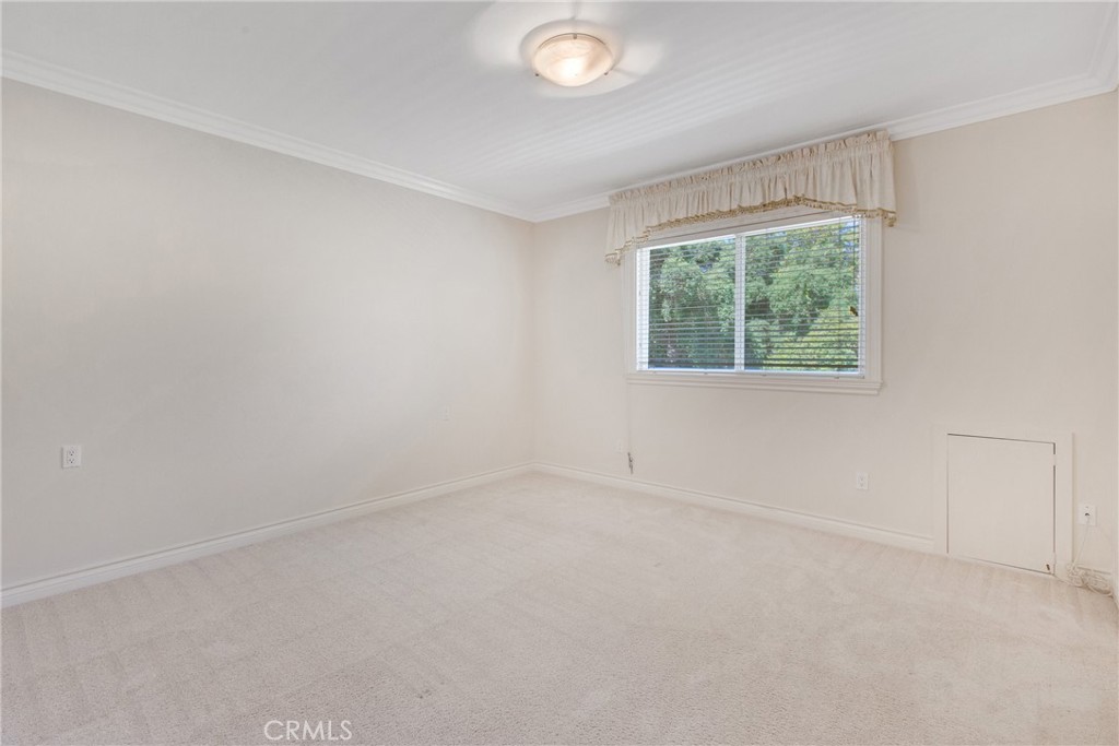 134 E Las Flores Ave