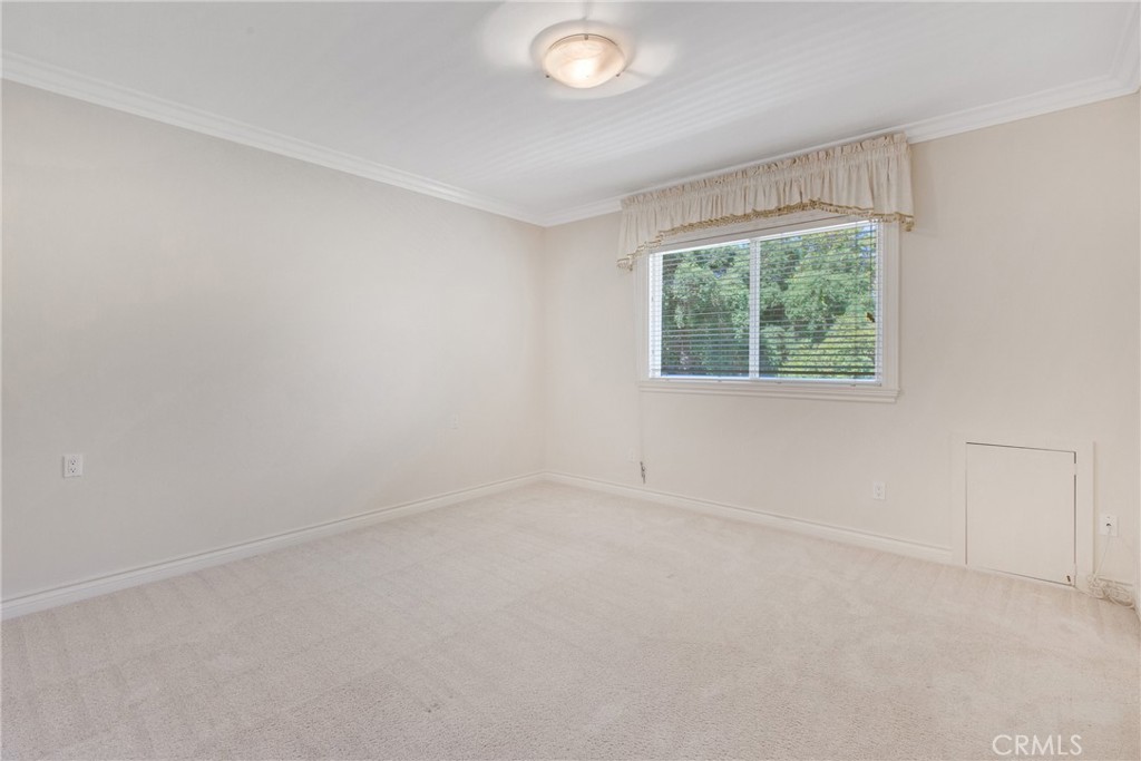 134 E Las Flores Ave