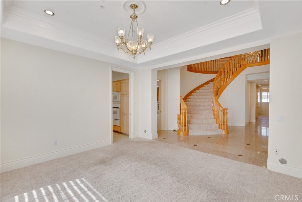 134 E Las Flores Ave