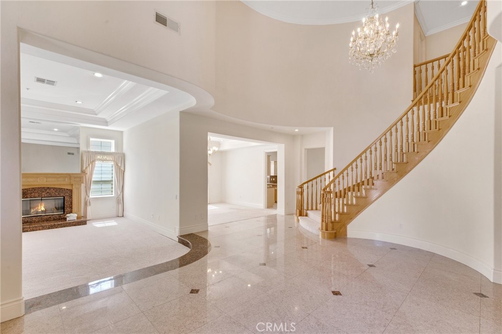 134 E Las Flores Ave