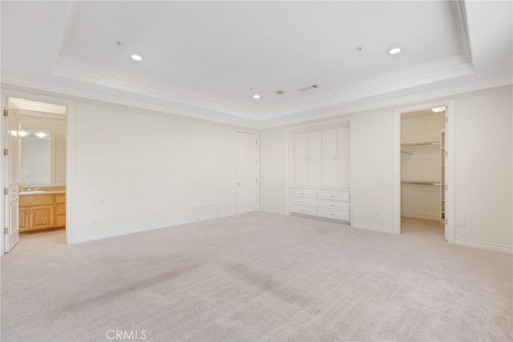 134 E Las Flores Ave