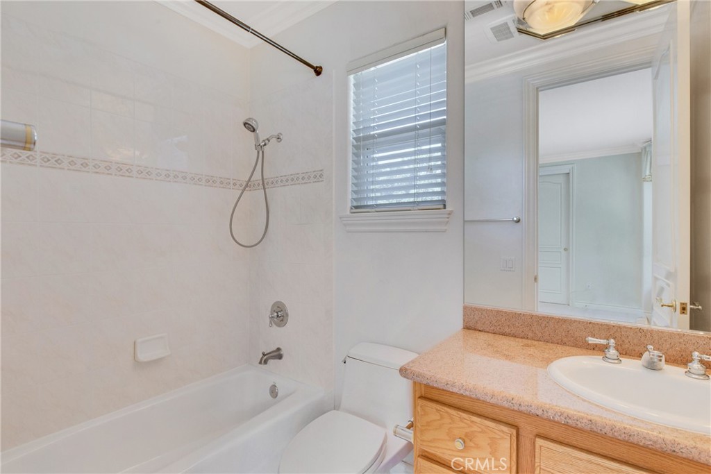 134 E Las Flores Ave