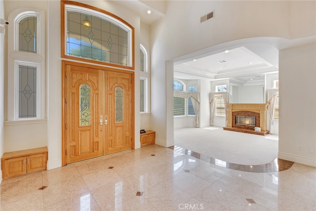 134 E Las Flores Ave