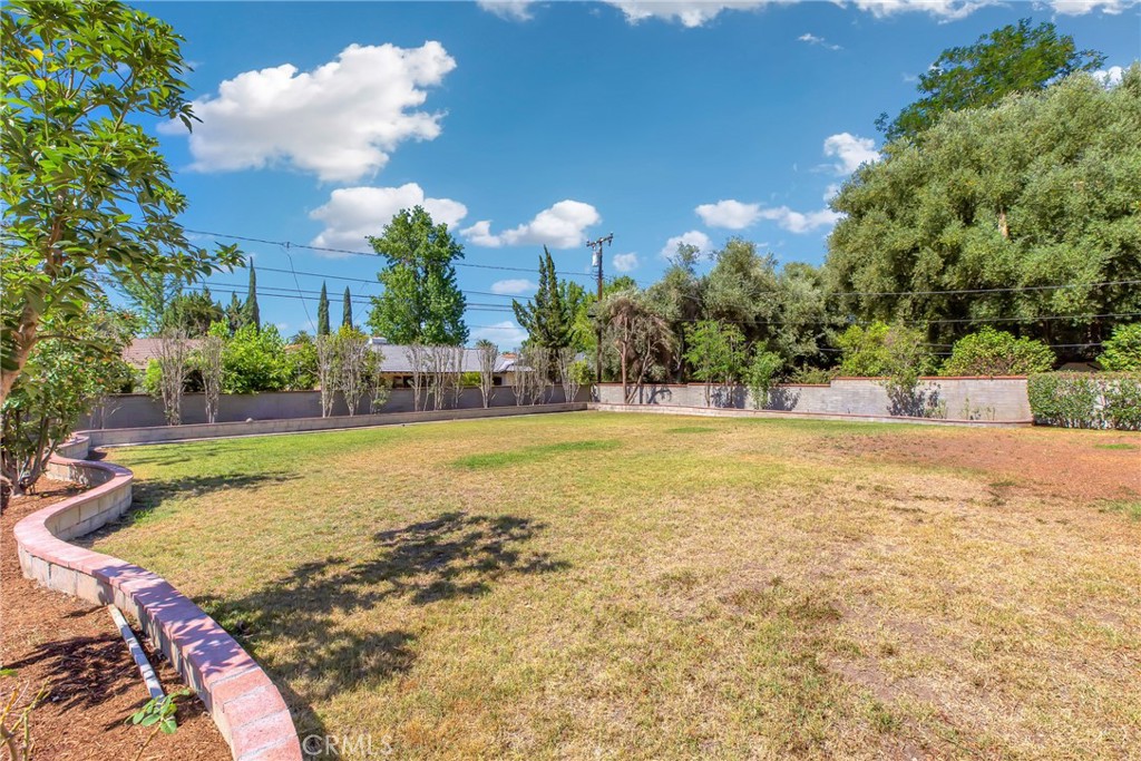 134 E Las Flores Ave