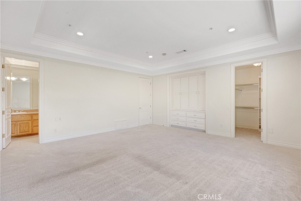 134 E Las Flores Ave