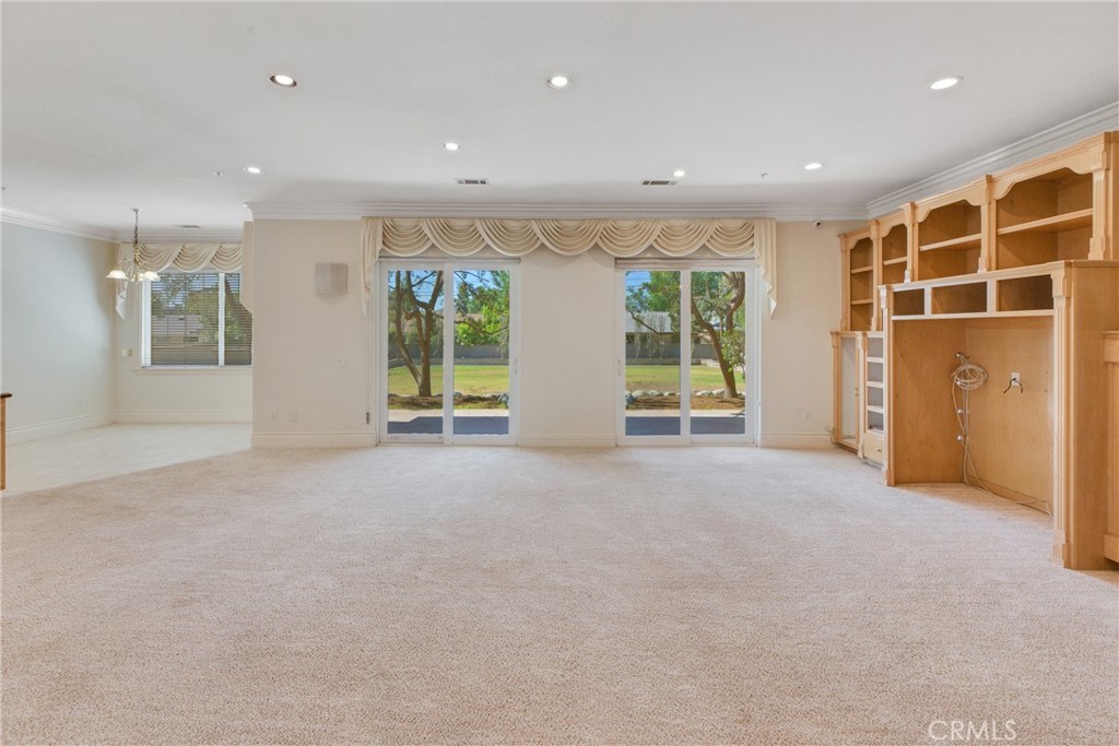 134 E Las Flores Ave